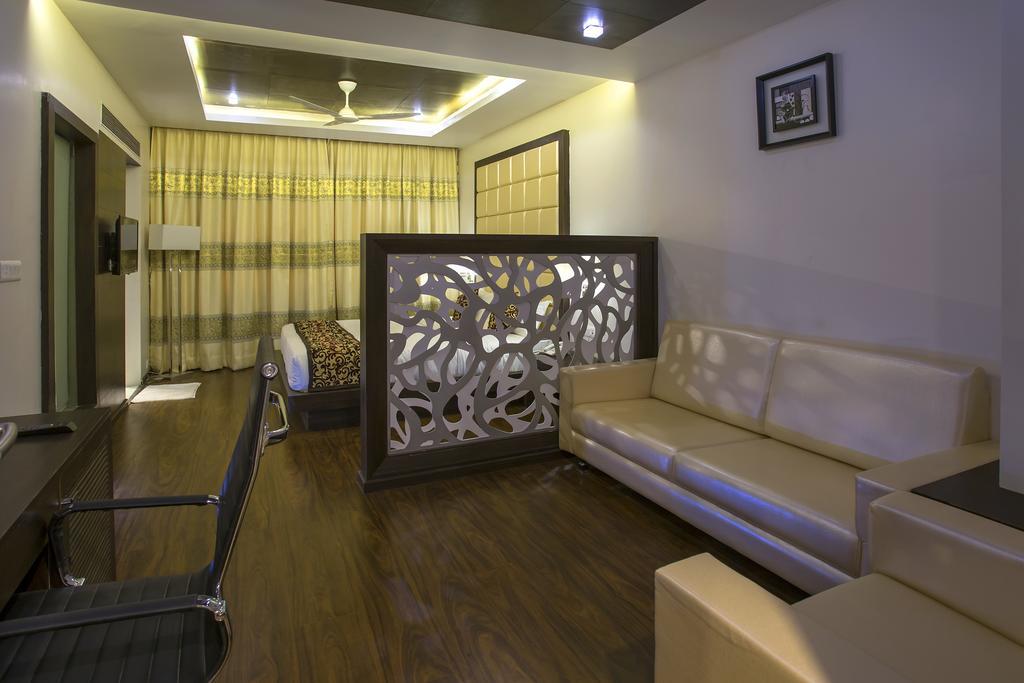 Ravi Residency Hotel Morbi Room photo