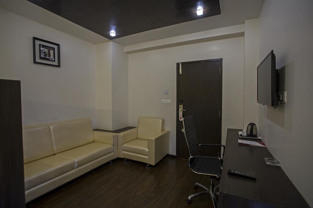 Ravi Residency Hotel Morbi Room photo